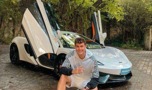 Youtuber Rezende ostenta McLaren avaliada em R$ 2,4 milhões