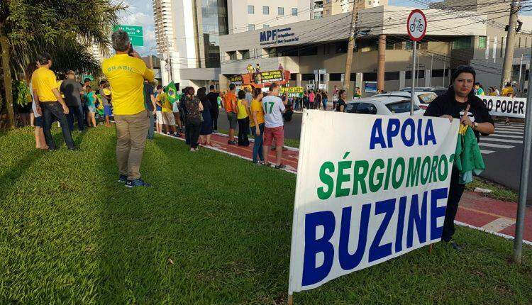 250 pessoas foram ao MPF protestar contra decisão do STF em março (Foto: Richelieu Pereira)