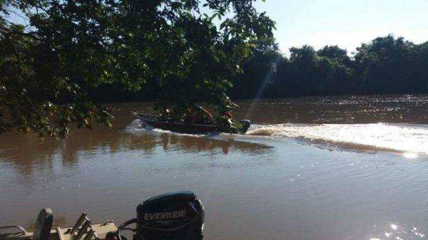 Bombeiros retomam buscas por terceira vítima de acidente com barco no Rio Brilhante