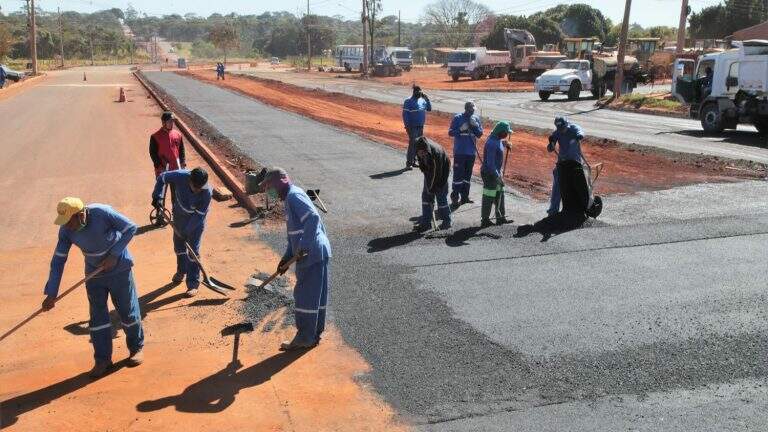 Equipes terminam obras de asfalto em novo acesso ao bairro Moreninhas