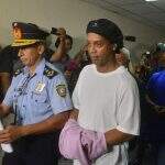 Advogados apresentam recurso para transferir Ronaldinho para prisão domiciliar