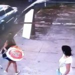 VÍDEO: dona de salão tenta segurar bandidos após roubo em Campo Grande