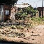 De resíduos domésticos a móveis: rua na Vila Aimoré vira ponto irregular de descarte de lixo