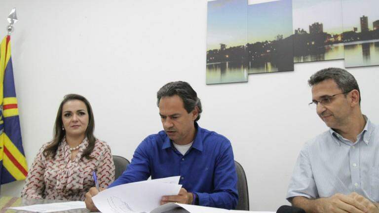 Prefeitura doa terrenos públicos avaliados em R$ 1,9 milhão para empresas