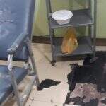 Vídeo: paciente reclama de piso quebrado, paredes moradas e maca enferrujada na Santa Casa