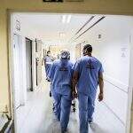 Médicos autônomos denunciam salários atrasados e paralisam atividades na Santa Casa