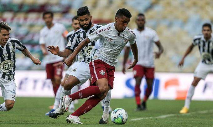 Fluminense vence Santos e assume quarta posição do Campeonato Brasileiro