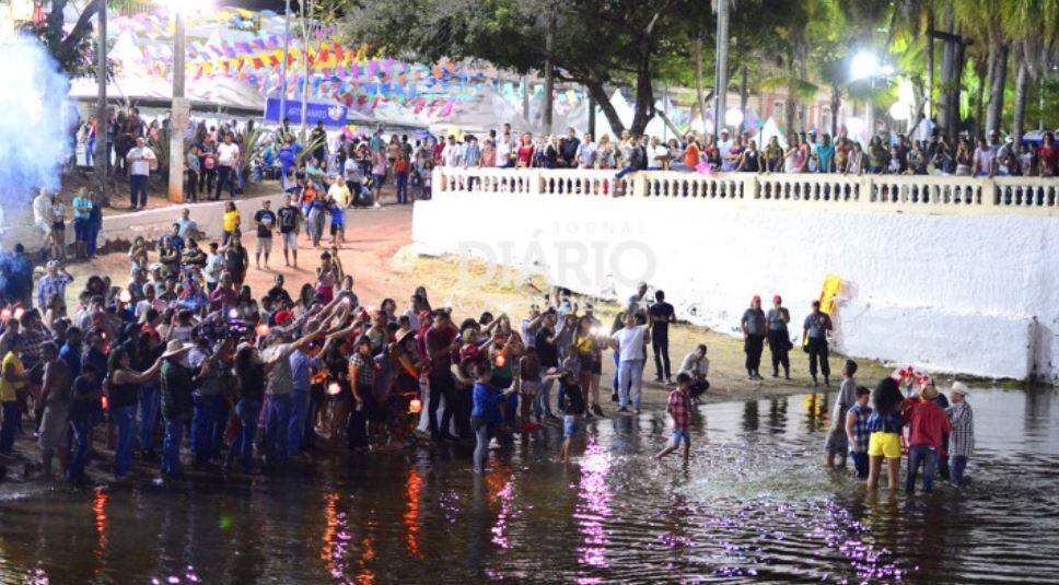 Bombeiros fazem buscas por desaparecido no rio Paraguai durante festa de São João