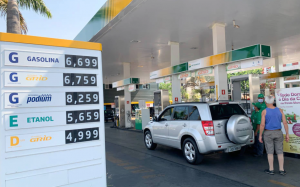 A gasolina já é vendida a R$ 7 em alguns Estados