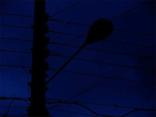 No escuro: Para evitar aglomerações, prefeito apaga postes de iluminação pública