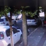 VÍDEO: mulher reage a assalto, se recusa a entregar bolsa e luta com assaltante