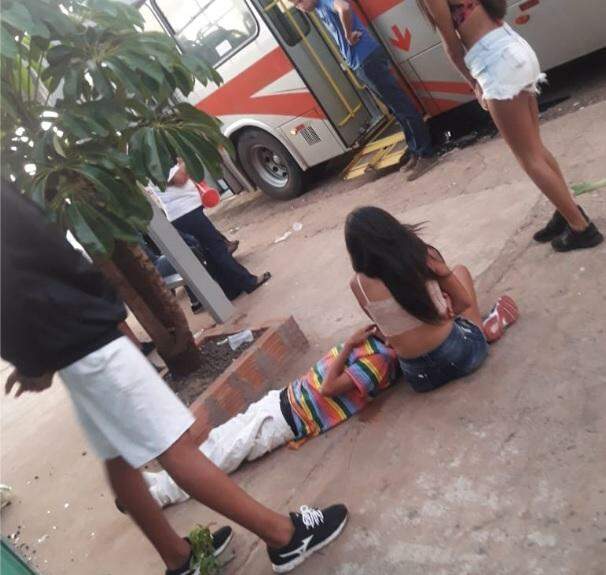 Adolescentes são espancados após confusão em frente à casa noturna de Campo Grande