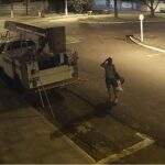 VÍDEO: Pela 3ª vez, bandidos arrombam caminhonete e furtam objetos