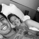 Marina Ruy Barbosa divulga foto na cama com marido