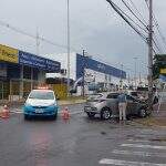 Carros batem em cruzamento sem semáforo na Avenida Eduardo Zahran