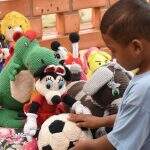 Alunos da Emei Tia Eva recebem brinquedos pedagógicos produzidos por detentos
