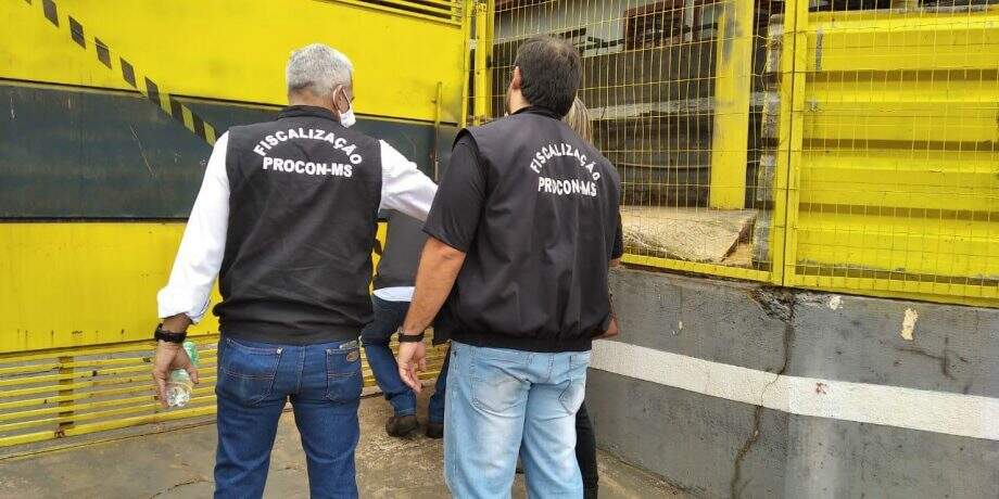 ‘Famosa’ em Campo Grande por reclamações, serralheria é fechada durante operação