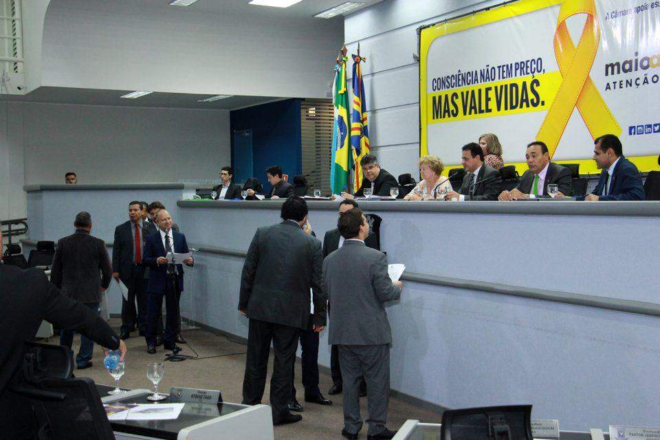 Vereadores passaram terceira sessão seguida sem votar propostas. (Foto: Izaiais Medeiros/CMCG)