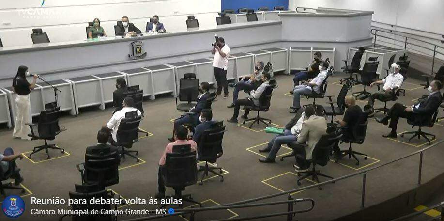Vereadores de Campo Grande pedem professores vacinados para retorno das aulas