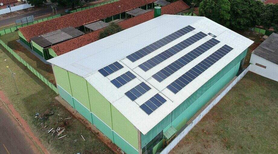Projeto piloto: energia solar fará escola economizar R$ 3 mil por mês