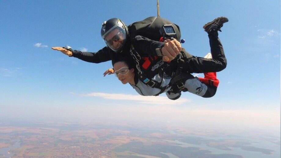 Campo-grandense cria projeto ‘Skydive Tereré’ para incentivar paraquedismo em MS