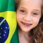Quem é menina que viralizou na web cantando hino da torcida brasileira?
