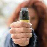 Projeto prevê que mulheres possam usar spray de pimenta e arma de choque