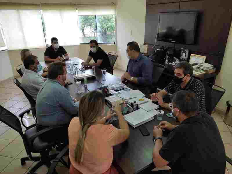 Reunião aconteceu no gabinete do prefeito Alan Guedes