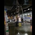 Passageiros filmam ‘cachoeira’ dentro do Terminal Nova Bahia