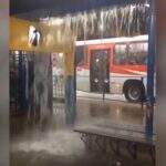 Durante chuva forte, ‘cachoeira’ alaga Terminal General Osório e assusta passageiros