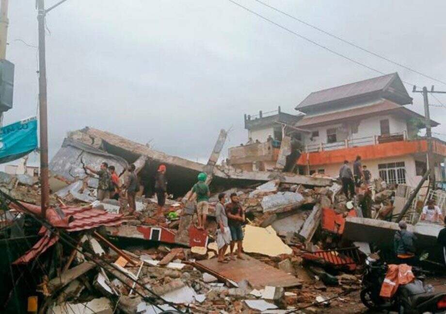 Terremoto na indonésia deixa 35 mortos e milhares de desabrigados na Indonésia