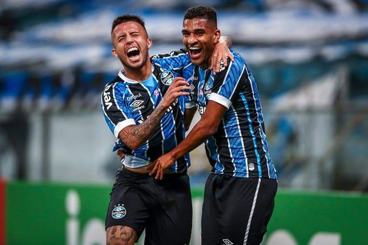 Com 3 de Diego Souza, Grêmio massacra e encaminha classificação na Libertadores