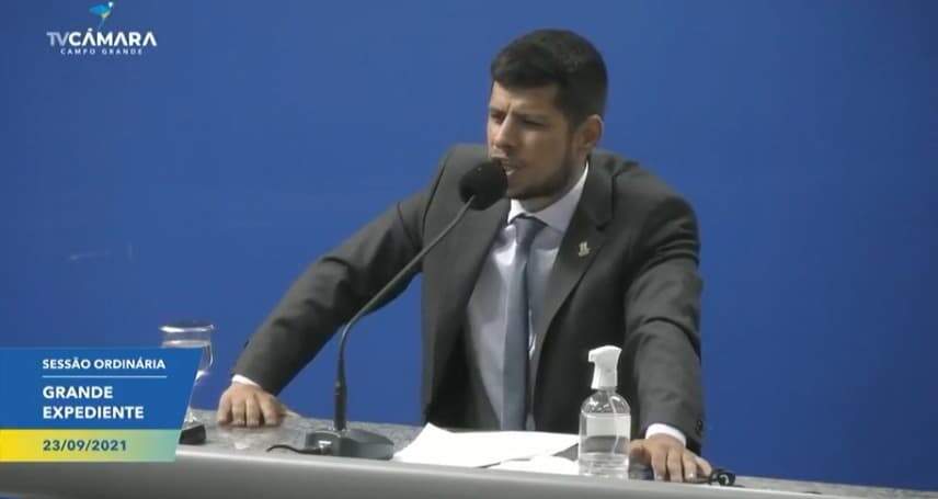 Vereador Tiago Vargas em pronunciamento na Câmara Municipal de Campo Grande.