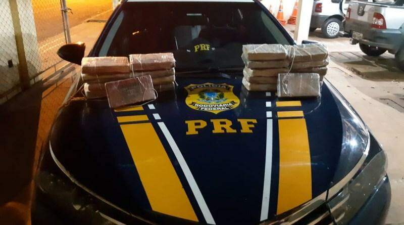 Motorista é preso com mais de R$ 500 mil em cocaína no assoalho do carro