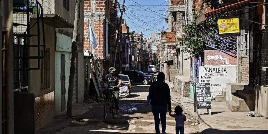Pobreza atinge 40,9% da população na Argentina