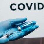 Universidade de Oxford retoma testes de vacina contra Covid-19