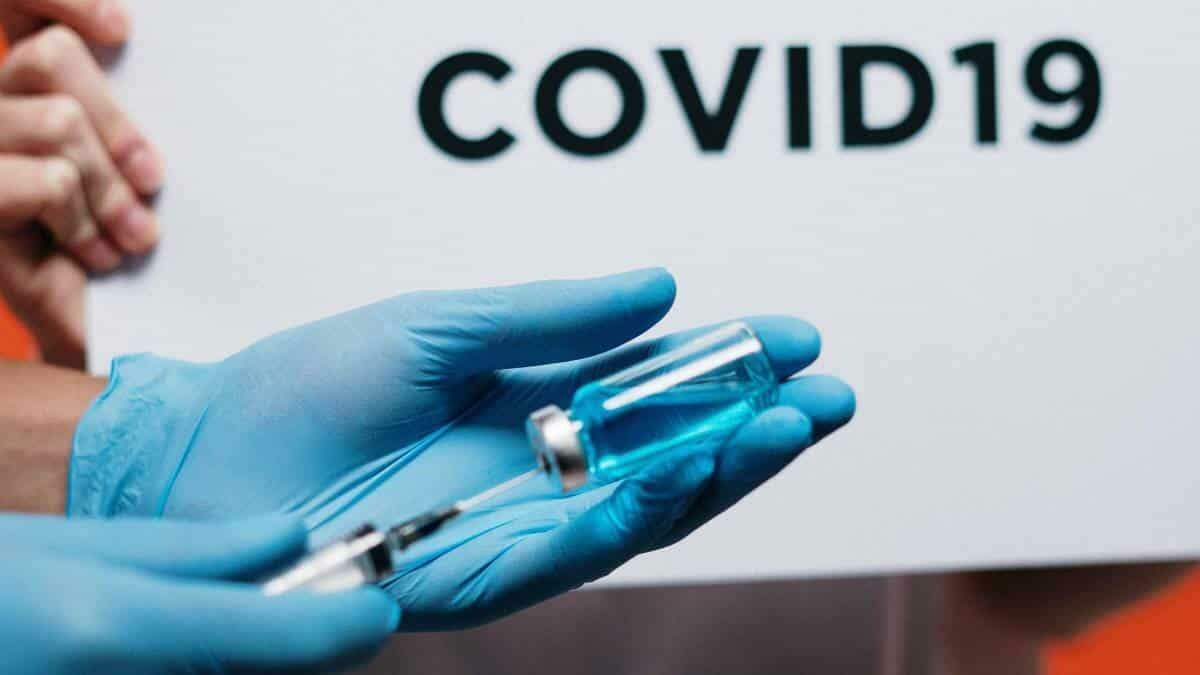 Vacina chinesa contra coronavírus que será testada no Brasil chega a São Paulo