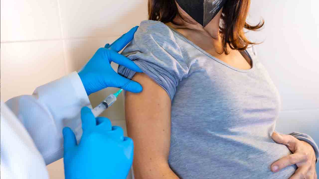 Atraso de doses da Pfizer faz Campo Grande adiar vacinação em gestantes para terça
