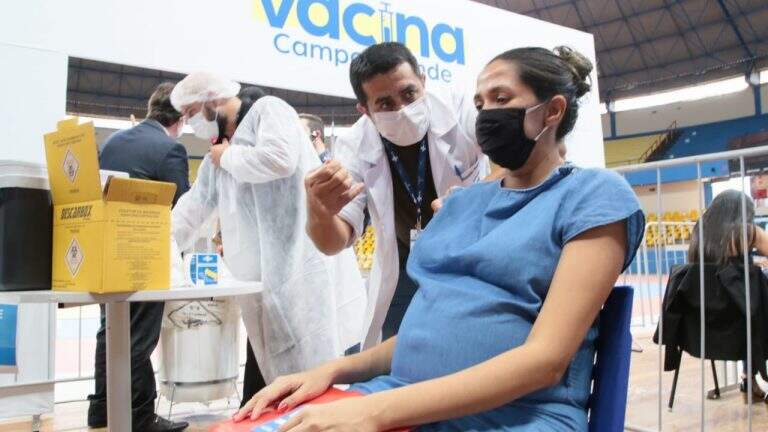 Campo Grande retoma vacinação de gestantes e puérperas contra coronavírus nesta terça