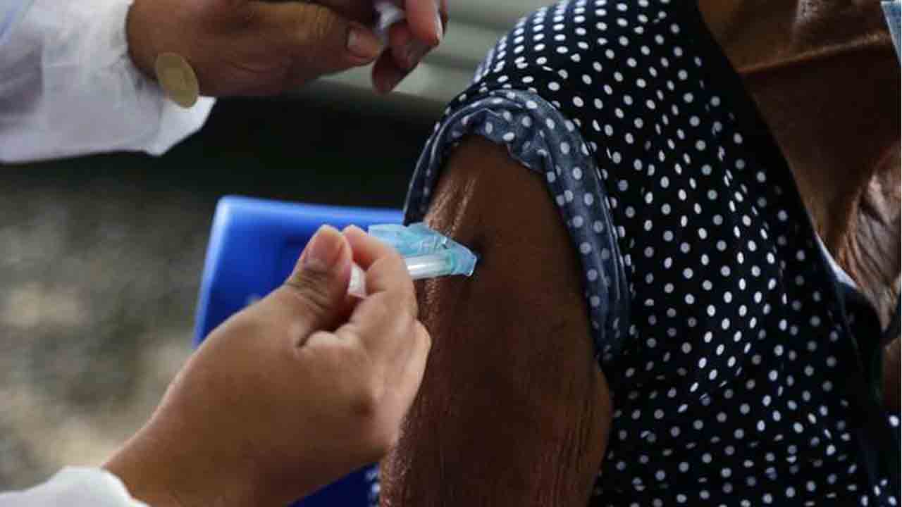 Com novas doses, Campo Grande vacina idosos de 61 anos contra Covid-19 até às 22h nesta quinta-feira