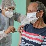 Campo Grande aplica 3ª dose em idosos de 75 anos ou mais nesta segunda