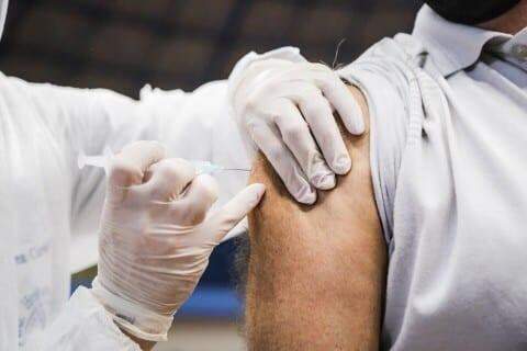 Vacinação prevê doses de reforço para 2022