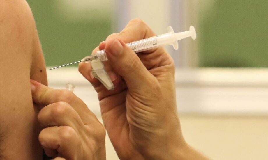 Vacinação contra a gripe começa segunda-feira; saiba quem pode se vacinar