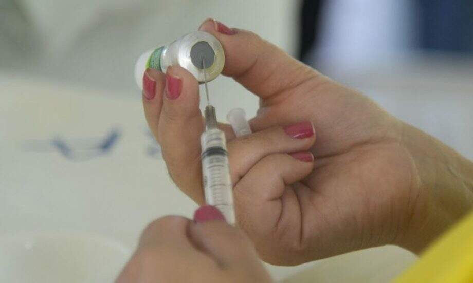 Dourados volta a aplicar segunda dose de vacina e retoma atendimento de jovens