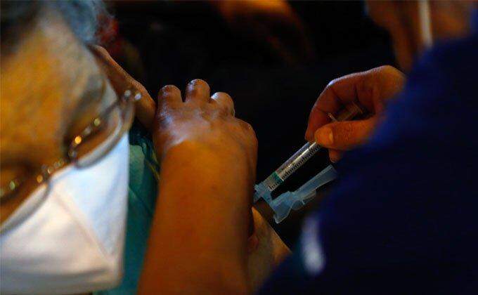 Vacina contra Covid-19 será aplicada a idosos com 86 e 87 anos nesta terça em Campo Grande