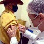 MS já iniciou vacinação de idosos a partir de 75 anos em 19 municípios; veja quais