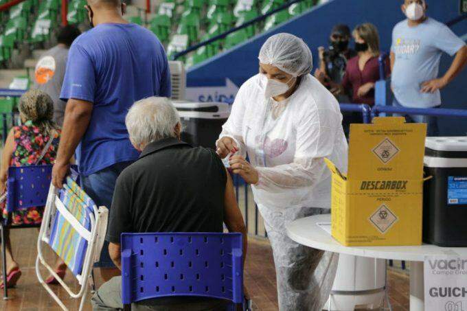 Chegou a vez de idosos com 69 e 70 anos se vacinarem em Campo Grande