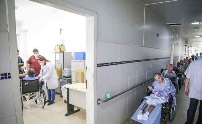 Campo Grande conclui contagem e profissionais da saúde e asilados receberão 26,8 mil doses