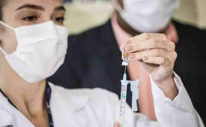Para evitar ‘fura-filas’, Sesau pede lista com nome de funcionários vacinados nos hospitais