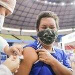 Insistência para vacinar mesmo sem laudo gera fila e atrasos em Campo Grande